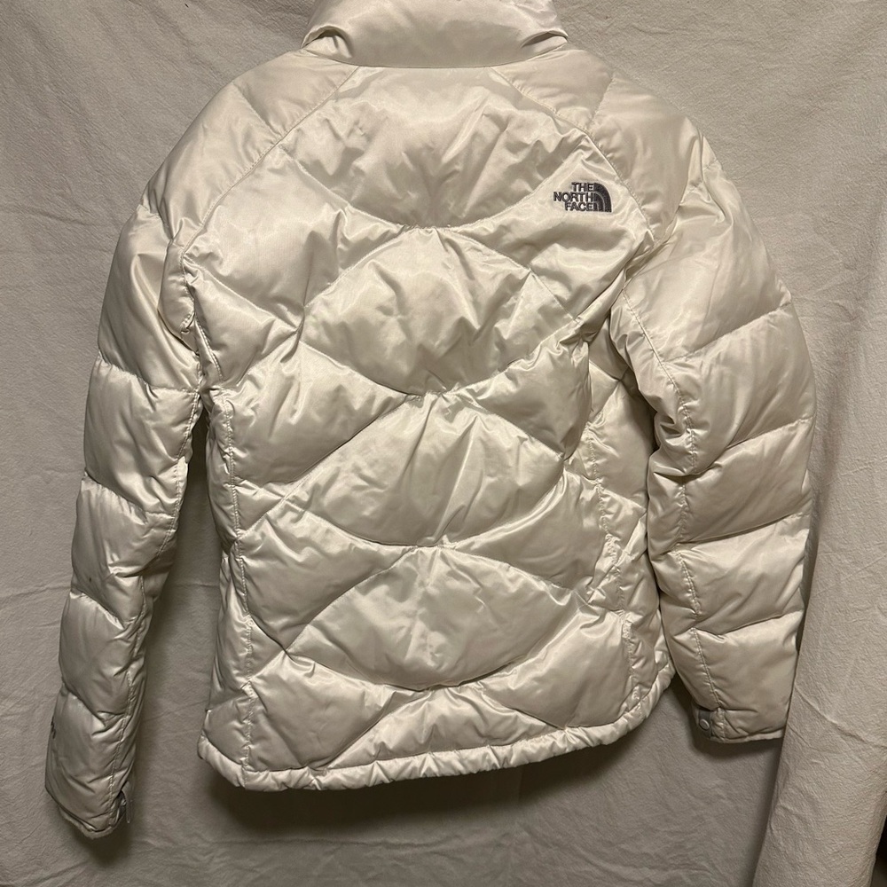 The North Face Women’s White Puffer Jacket Size M - Picture 8 of 12